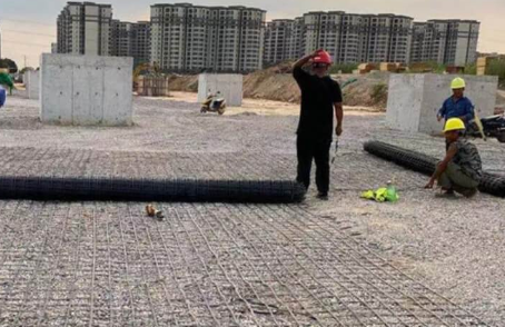 涟源土工格栅铺设前地基要怎么处理？